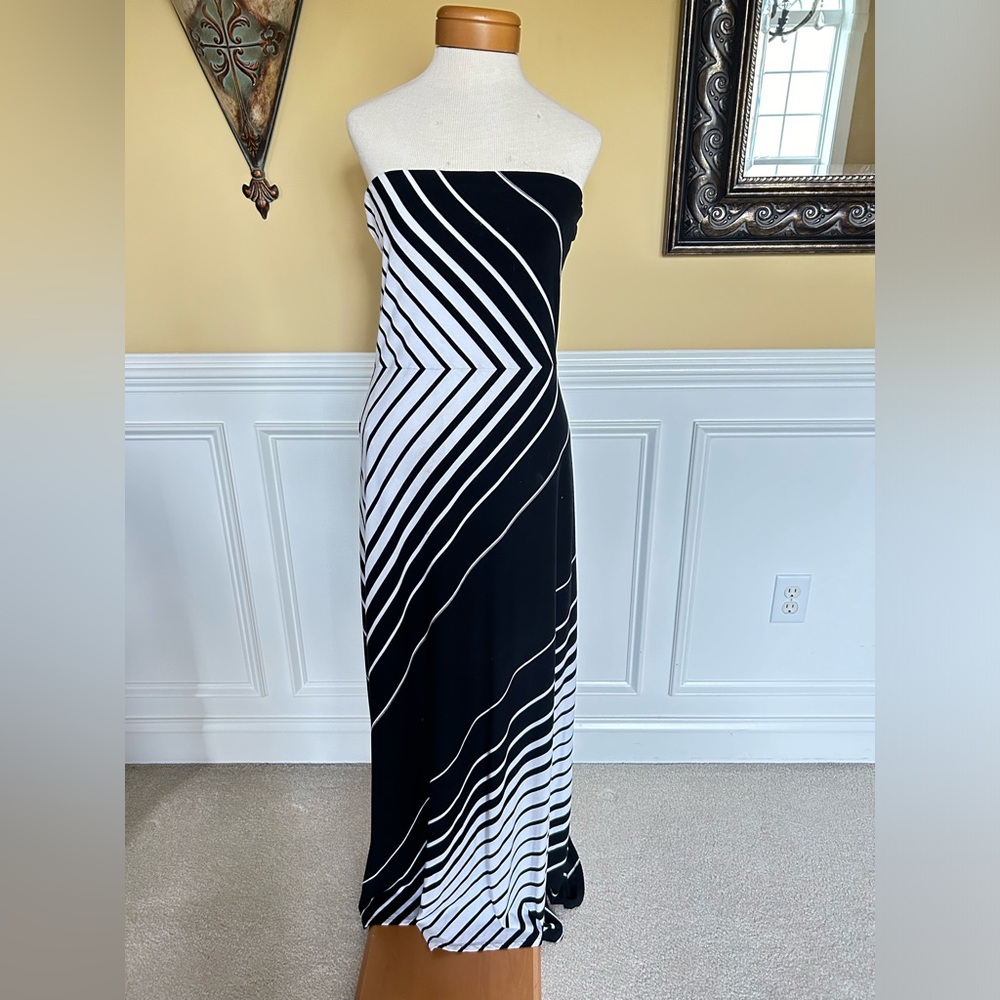 White House black market full length strapless dress. Size M.